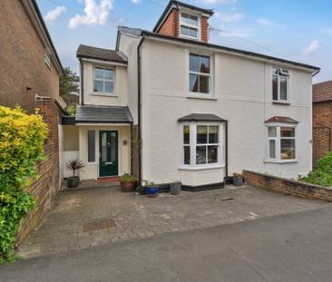 4 bedroom semi-detached house to rent - Photo 5