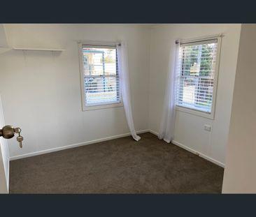 2/14 Nyora Street, Southport, Qld 4215 - Photo 5