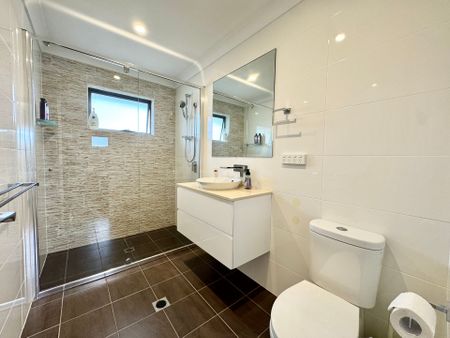 Charming Coastal Retreat in Blue Bay - Photo 5