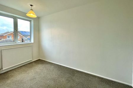 2 bedroom end of terrace house to rent - Photo 4