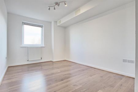 3 bedroom flat to rent - Photo 2