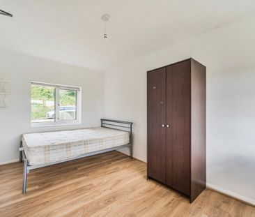 5 bedroom semi-detached house to rent - Photo 6