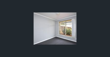 Comfy unit in great location - Photo 3