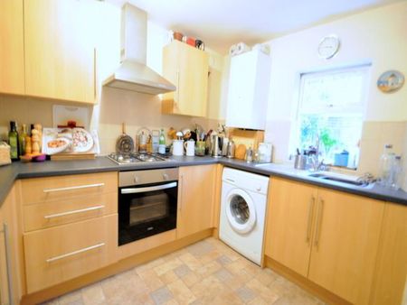 2 bedroom flat to rent - Photo 3