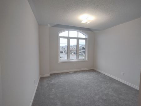 For Lease - 4 Sam Battaglia Crescent, Georgina, Ontario - Photo 4