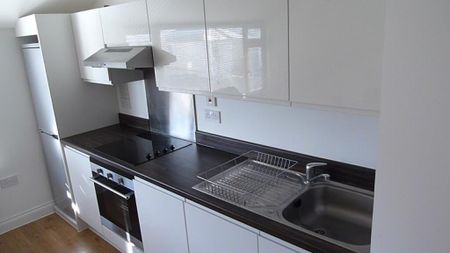 Studio to rent - Photo 2