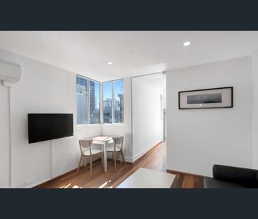 Premium inner-city 1-bedroom apartment with cityscape views & rooftop pool - Photo 1