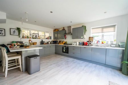 3 bedroom semi-detached house to rent - Photo 5