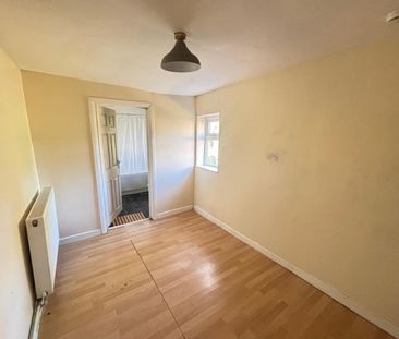 1 bedroom Flat To Let - Photo 2
