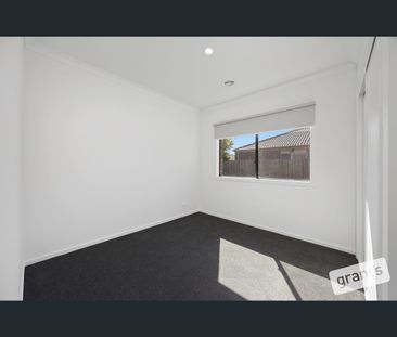 5 Diston Court, Pakenham, Vic 3810 - Photo 3