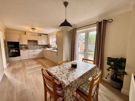 Fairwater Close, Evesham, WR11 - Photo 3