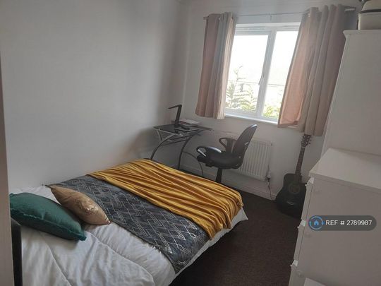 1 bedroom in a house share to rent - Photo 1