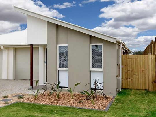 Beautiful 2 Bedroom Unit in Ideal Location - Photo 1