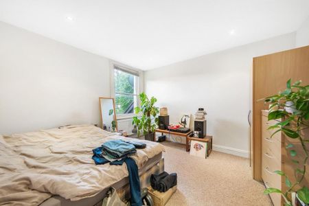 3 bedroom flat to rent - Photo 5