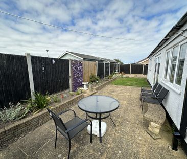 The Glebe, Great Yarmouth, Hemsby - Photo 1