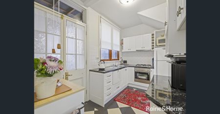 FULLY FURNISHED 3 BEDROOM TOWNHOUSE IN CBD - UTILITIES INCLUDED - NO EXTRA BILLS- Available 8/12/25 - Photo 4