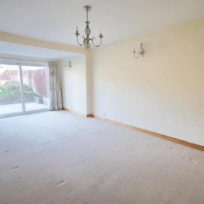 4 bedroom semi-detached bungalow to rent - Photo 1