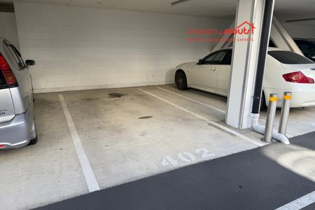 Modern 2-Bedroom Corner Apartment – Furnished with Stunning City Views! - Photo 2