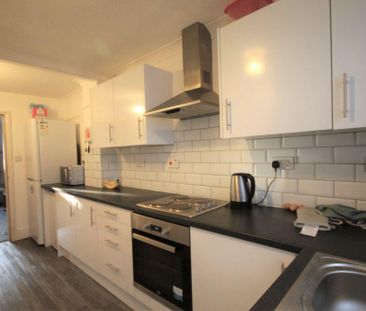 4 bedroom terraced house to rent - Photo 4