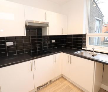 2 bedroom House To Let Total Size: 904 SQ FT - Photo 4