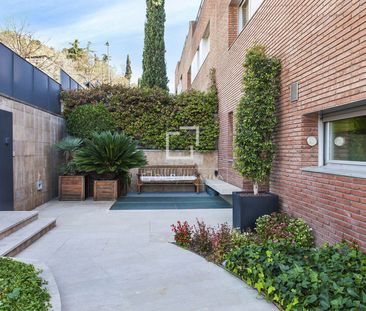 6-bedroom furnished house with a private pool for rent in Sarrià, B... - Photo 2