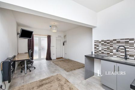 Studio to rent - Photo 3