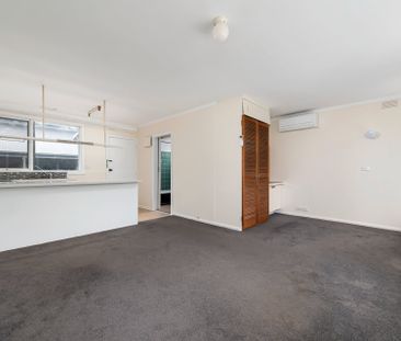 Low-maintenance studio living - Photo 1