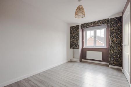 To Let 4 Bed House - Photo 5