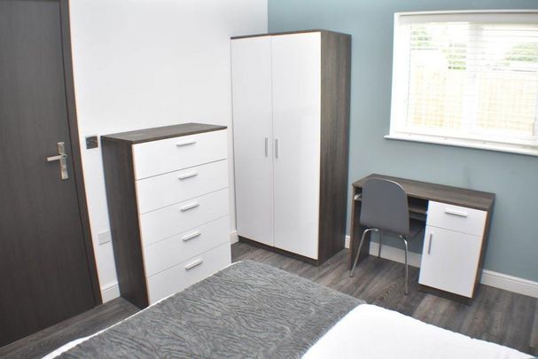 1 bedroom in a house share to rent - Photo 1