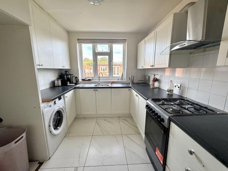 4 bedroom semi-detached house to rent - Photo 2