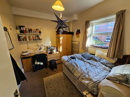 6 Bed - 13 Newport Mount, Headingley, Leeds - LS6 3DB - Student - Photo 4