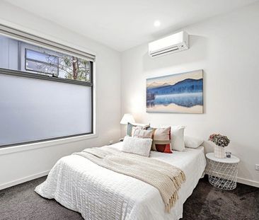 3-Bedroom Townhouse with Premium Convenience - Photo 4