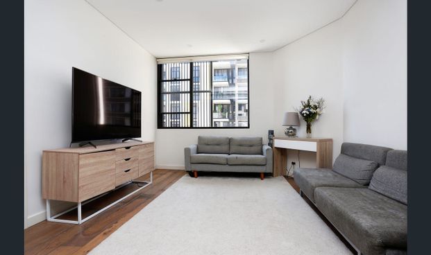 Modern 1-Bedroom Apartment for Rent in Waterloo - Photo 1