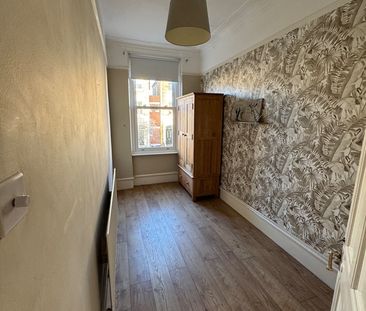 2 Bed Flat, Fulham Road, SW6 - Photo 4