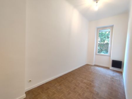 Appartement 3 pièces 66m2 MARSEILLE 6EME 1 145 euros - Photo 3