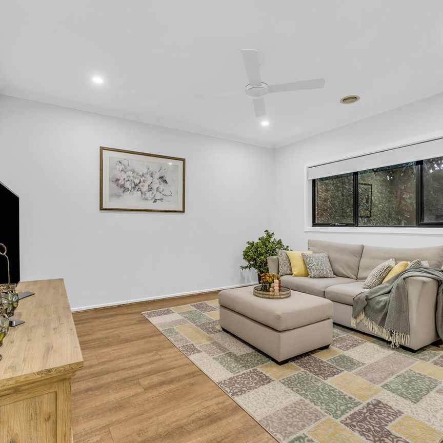 STYLISH, SPACIOUS & ENERGY-EFFICIENT FAMILY LIVING IN PRESTIGIOUS TRUGANINA! - Photo 1