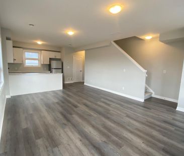For Lease - 6705 CROPP Street Unit# 28, Niagara Falls, Ontario - Photo 6