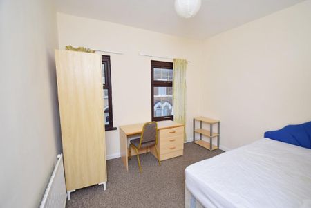 3 bedroom terraced house to rent - Photo 3