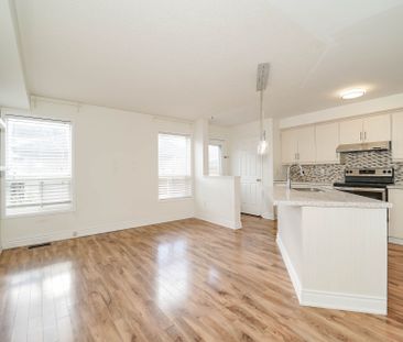 For Lease - 407 Hollandview Trail, Aurora, Ontario - Photo 6