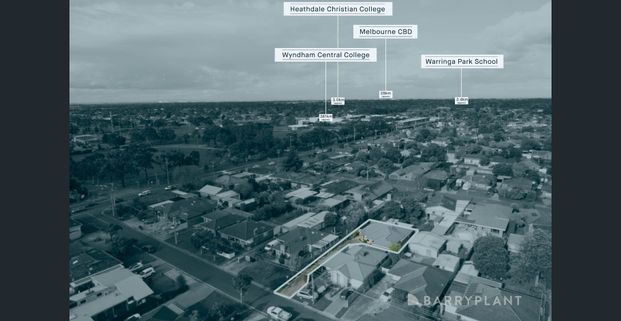 IMMACULATE TOWNHOUSE IN PRIME LOCATION - Photo 1