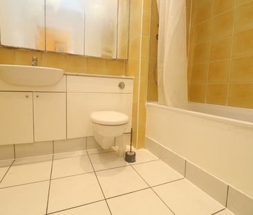 Room in a Shared Flat, Duckett Street, E1 - Photo 4