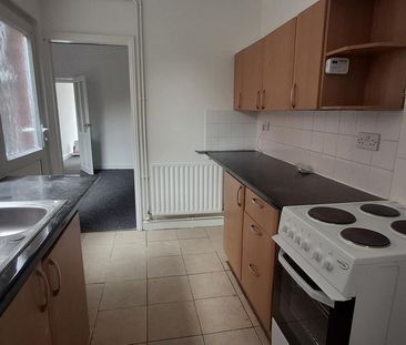 3 bedroom terraced house to rent - Photo 4