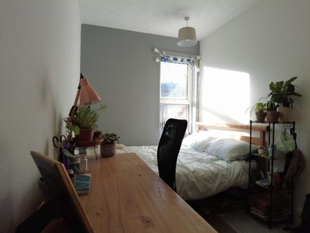 4 Bed - Pennell Street â€“ 4 Bed - Photo 2