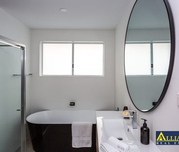 Contemporary Living - Photo 4