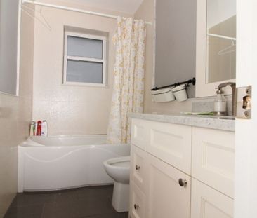 For Lease - 382 Walton Street, Oakville, Ontario - Photo 5