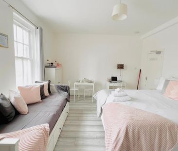 Studio to rent - Photo 1
