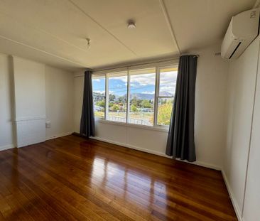 Sunny and cosy bedsit - Photo 3