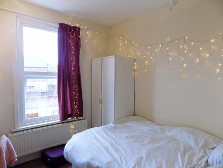 4 bedroom terraced house to rent - Photo 4