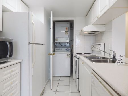 For Lease - 8 Hillcrest Avenue Unit# 2303, Toronto, Ontario - Photo 4