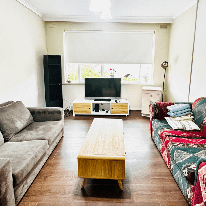 4- Bedroom-large - Fully Furnished unit in Elsternwick. Walkable to St Kilda Beach with Tram and shops at doorstep - Photo 1